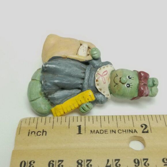 Vintage Book Worm Teacher Shaped Brooch, Retro Teaching Lapel Pin, Estate - Picture 4 of 5